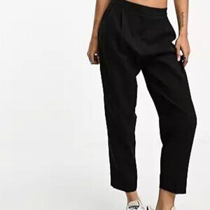 ASOS DESIGN Petite smart tapered pants in black, with tag!